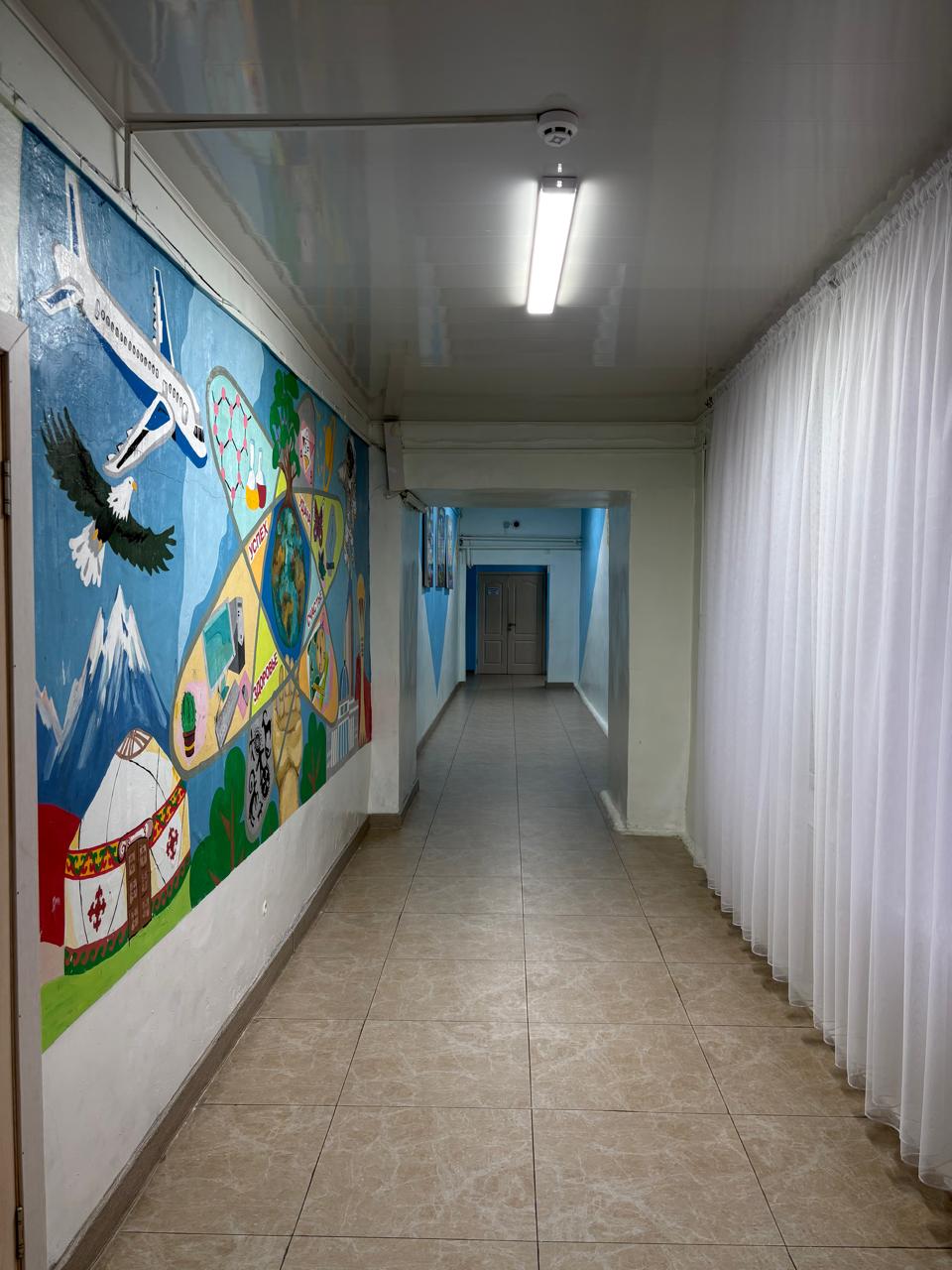 Сыныптар, жататын болмелер, кітапхана